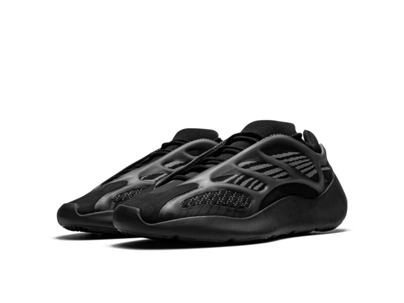 Adidas Yeezy Boost 700 V3 черные светящиеся (40-44)