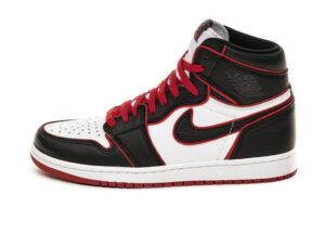 Nike Air Jordan 1 Bloodline черно-белые с красным (35-44)